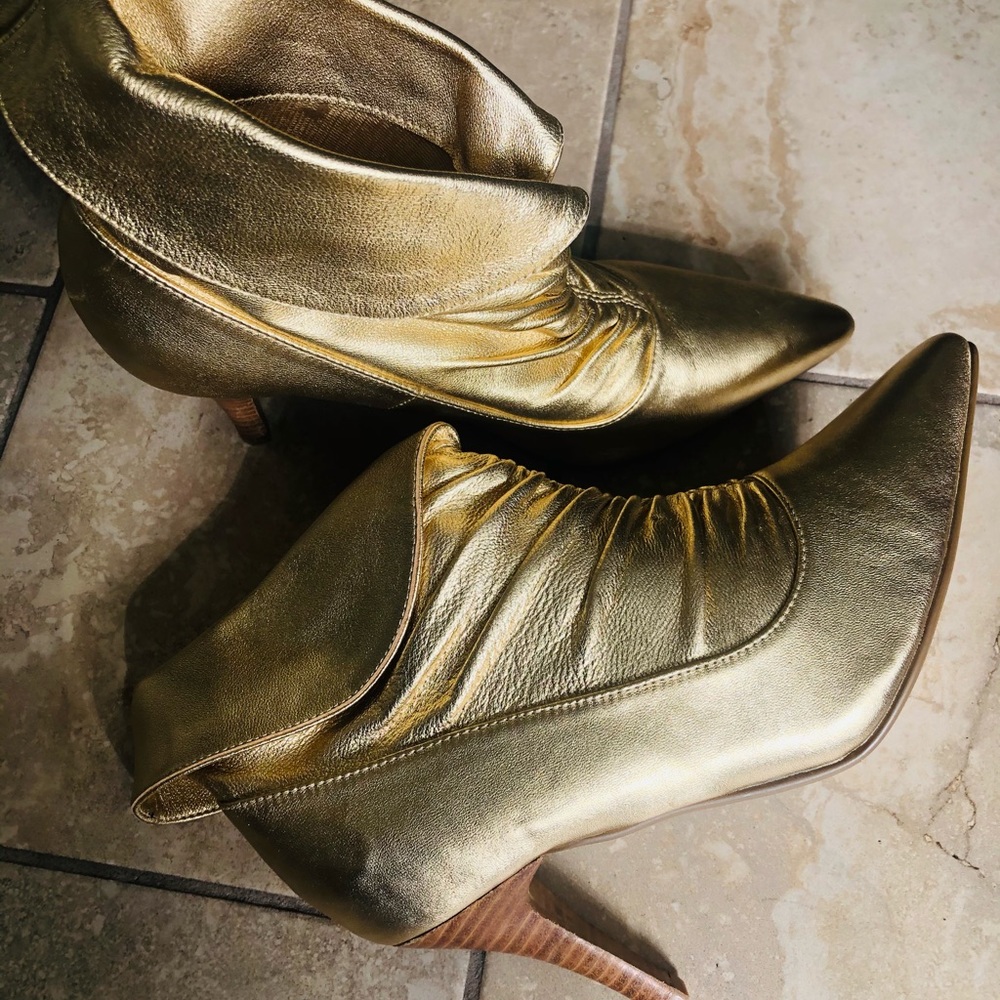 Hot in Hollywood Gold boot